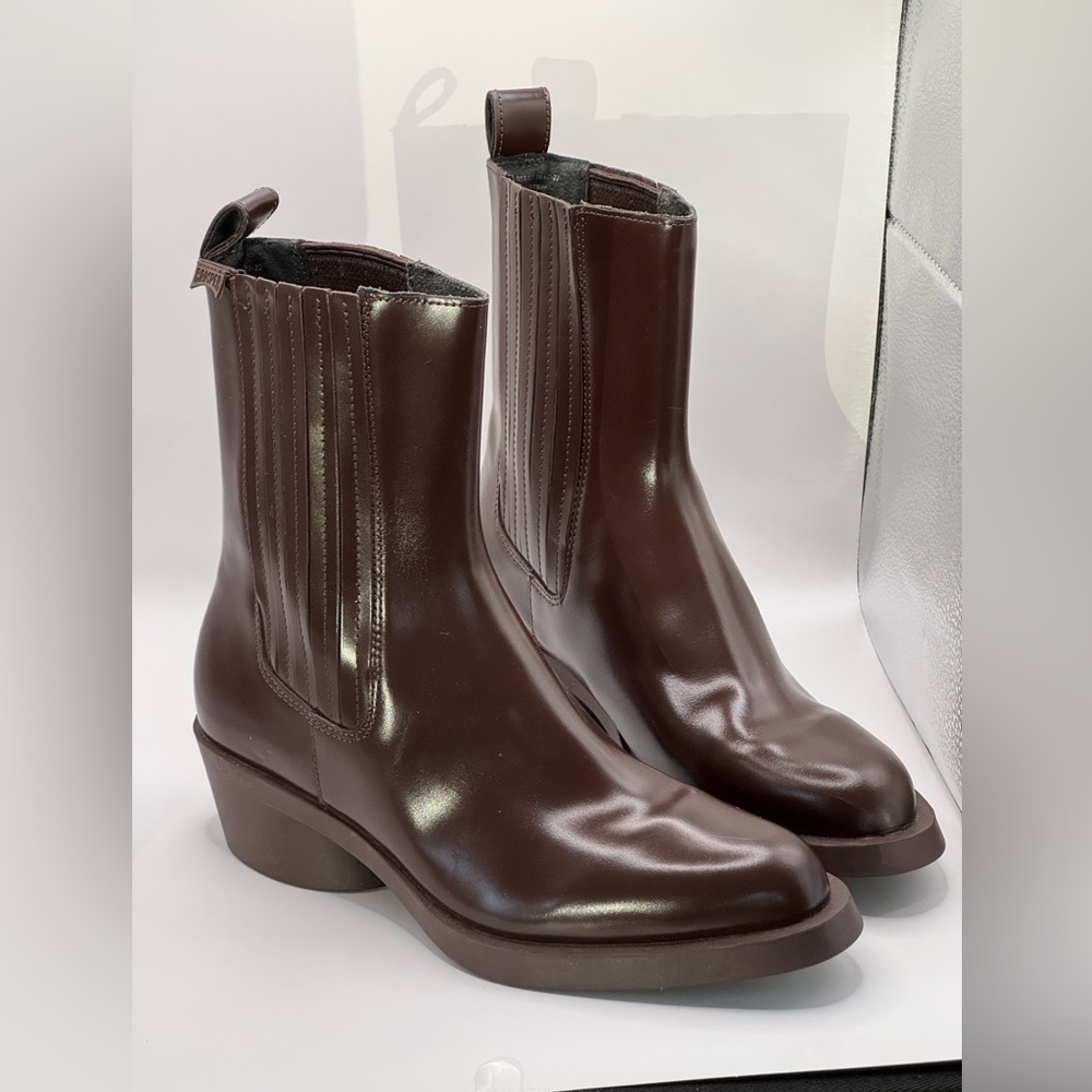 NWOT Camper Bonnie Chelsea Boot Size 38 (U.S. 7.5-8) burgundy brown